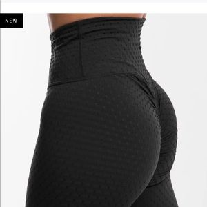 line.title	
Echt Swift Scrunch Leggings - Black